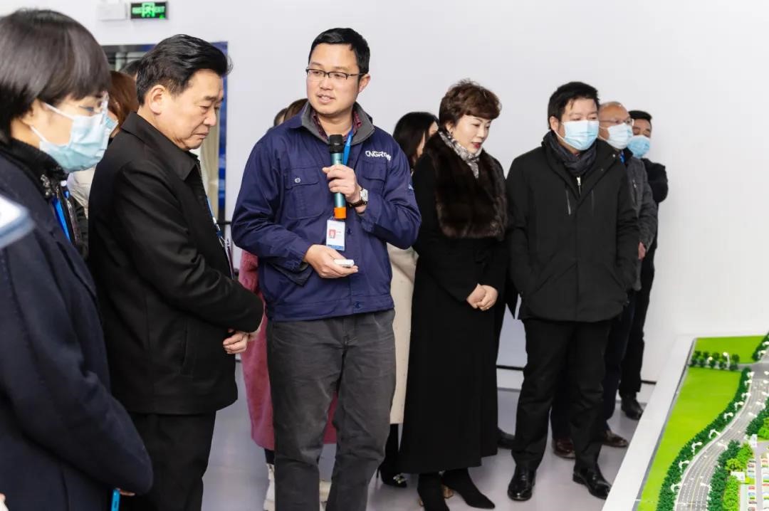 全國(guó)、省、市人大代表赴中部產(chǎn)業(yè)基地開展會(huì)前集中視察工作