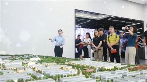 國(guó)際媒體第二波！法新社等11家國(guó)內(nèi)外主流媒體采訪中偉